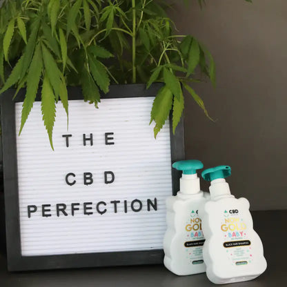 Shampoing pour bébé, cheveux foncés
